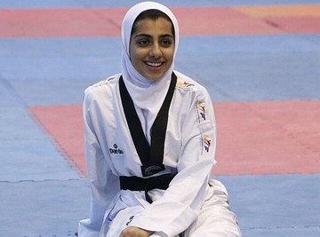 مدال نقره جهان بر گردن دختر 17 ساله تکواندو ایران  